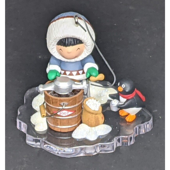 Hallmark FROSTY FRIENDS 2007 Keepsake Ornament Eskimo & Penguin Making Ice Cream - Picture 2 of 8